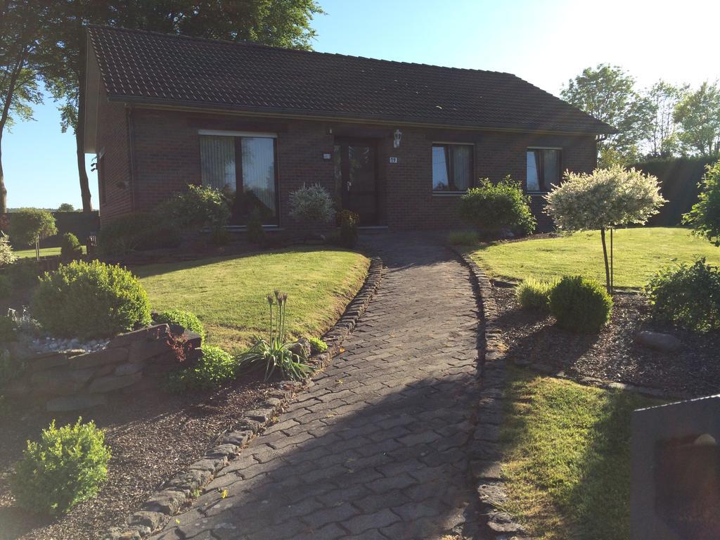 Villa Eifelhaus Emmels St. Vith Zimmer foto