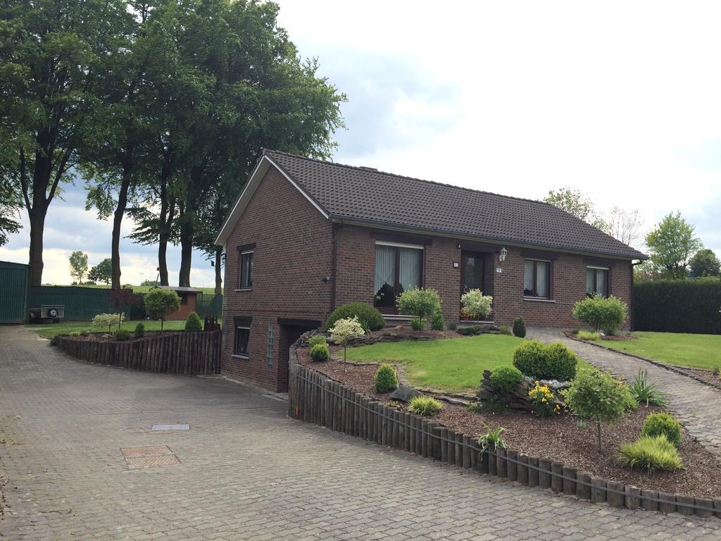 Villa Eifelhaus Emmels St. Vith Zimmer foto